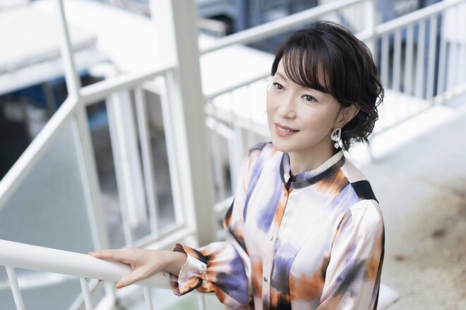 若村麻由美　撮影／三浦龍司　ヘアメイク／保坂ユミ（eclat）　スタイリスト／岡のぞみ（9/10）