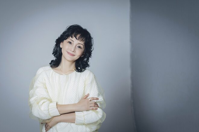 南果歩　撮影／有坂政晴　ヘアメイク／黒田啓蔵（K-Three）　スタイリスト／坂本久仁子（2/10）