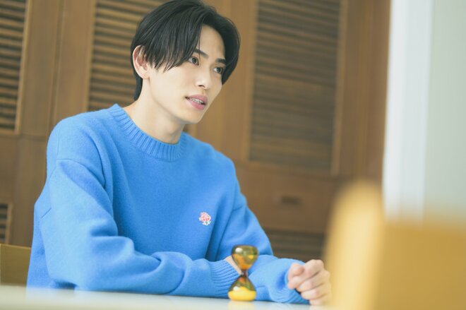 影山拓也　撮影／冨田望　ヘアメイク／大島智恵美（3/9）