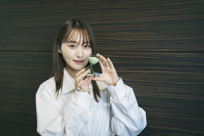 菅井友香　撮影／有坂政晴　ヘアメイク／相場清志(eif)　スタイリスト／山本杏那 （4/6）